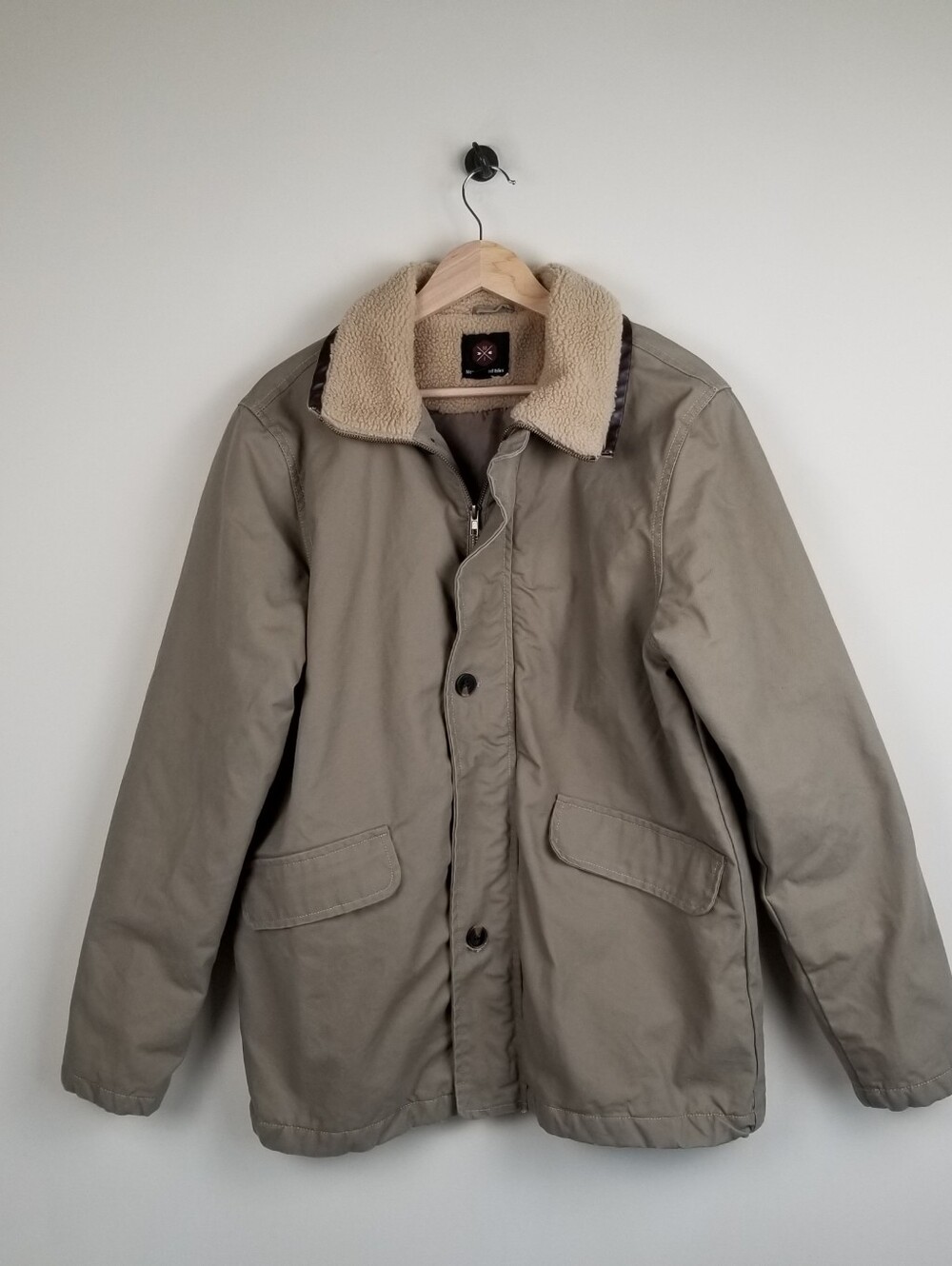 Mountain and Isles Jacket Size Medium